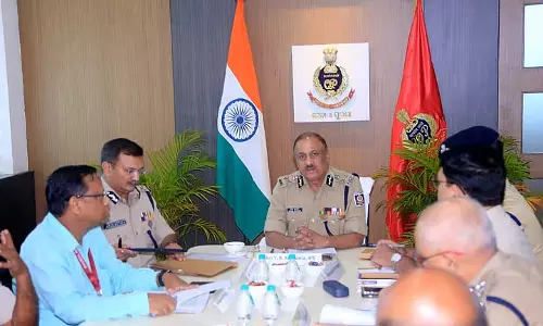 रेलवे स्टेशनों पर सीसीटीवी निगरानी बढ़ाई जाए: DGP YB खुरानिया रेलवे स्टेशनों पर सीसीटीवी निगरानी बढ़ाई जाए: DGP YB खुरानिया