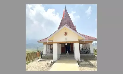 विक्रमादित्य ने गुलमर्ग में मंदिर के पुनर्निर्माण का निरीक्षण किया
