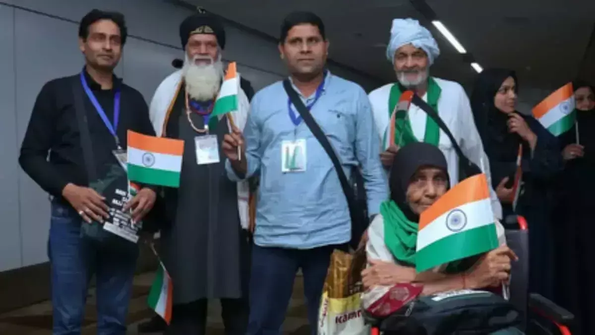 Iran संकट के बीच भारत का रेस्क्यू ऑपरेशन, सैकड़ों नागरिकों को लाया गया वापस Iran संकट के बीच भारत का रेस्क्यू ऑपरेशन, सैकड़ों नागरिकों को लाया गया वापस