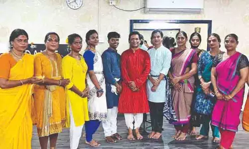 ट्रांसजेंडर Bharatanatyam नर्तकियों को मिला अपना मंच ट्रांसजेंडर Bharatanatyam नर्तकियों को मिला अपना मंच