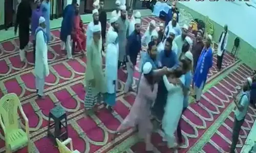 जामा मस्जिद में बुलाई गई सामाजिक बैठक में हुई मारपीट, FIR दर्ज