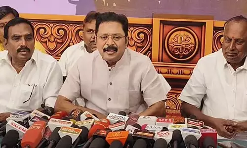 मुरुगन सम्मेलन में पेरियार, अन्ना के दृश्यों से बचना चाहिए था! : TTV Dhinakaran मुरुगन सम्मेलन में पेरियार, अन्ना के दृश्यों से बचना चाहिए था! : TTV Dhinakaran