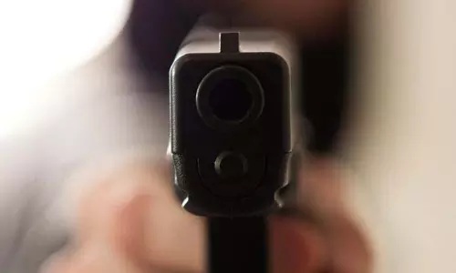 लूटपाट के प्रयास में शराब दुकान के कर्मचारी को बदमाशों ने मारी गोली