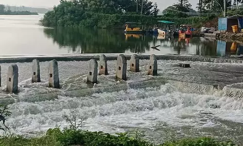 द्वारसमुद्र झील जहां कोडी गिरे: उत्सव द्वारसमुद्र झील जहां कोडी गिरे: उत्सव