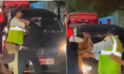 सड़क बनी अखाड़ा: बाइकर और पुलिस में हुई धक्का-मुक्की