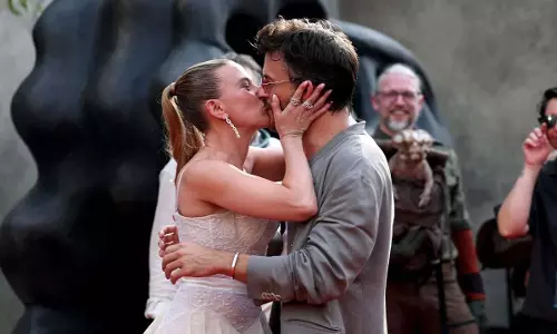 Scarlett ने बेली को फिर चूमा - NYC प्रीमियर में जोस्ट को कोई परेशानी नहीं हुई Scarlett ने बेली को फिर चूमा - NYC प्रीमियर में जोस्ट को कोई परेशानी नहीं हुई