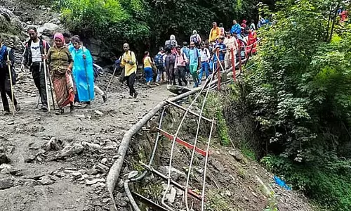 Uttarakhand भूस्खलन में 2 की मौत बचाव अभियान दूसरे दिन भी जारी