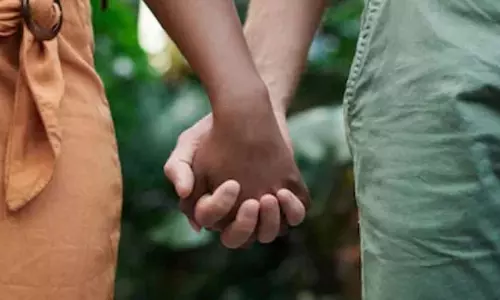 छत से घुसा प्यार में पागल आशिक, UP की ये लव स्टोरी बन गई सनसनी छत से घुसा प्यार में पागल आशिक, UP की ये लव स्टोरी बन गई सनसनी