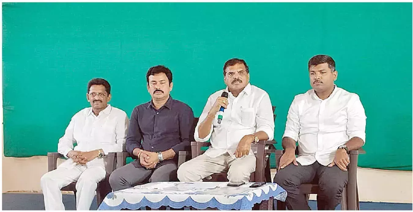 Andhra: बोत्चा ने सीएम पर बदले की राजनीति करने का आरोप लगाया