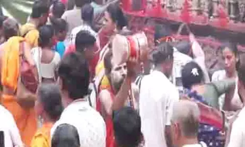 Guwahati में अंबुबाची मेले के लिए कामाख्या मंदिर में भक्तों की भीड़ उमड़ रही Guwahati में अंबुबाची मेले के लिए कामाख्या मंदिर में भक्तों की भीड़ उमड़ रही