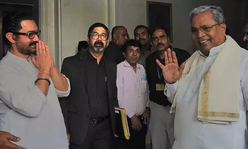 राष्ट्रपति भवन में सीएम सिद्धारमैया-आमिर खान आमने-सामने, एक-दूसरे को दी शुभकामनाएं राष्ट्रपति भवन में सीएम सिद्धारमैया-आमिर खान आमने-सामने, एक-दूसरे को दी शुभकामनाएं