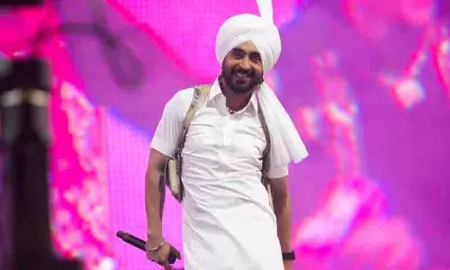 Sardar Ji 3 में हनिया आमिर को लेकर विवाद के बीच दिलजीत दोसांझ को कनाडाई यूनिवर्सिटी ने मान्यता दी Sardar Ji 3 में हनिया आमिर को लेकर विवाद के बीच दिलजीत दोसांझ को कनाडाई यूनिवर्सिटी ने मान्यता दी