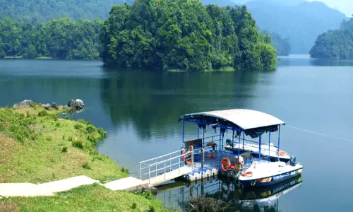 Kerala : नाव सेवा निलंबित रहने से कक्कयम जलविद्युत पर्यटन को भारी नुकसान Kerala : नाव सेवा निलंबित रहने से कक्कयम जलविद्युत पर्यटन को भारी नुकसान