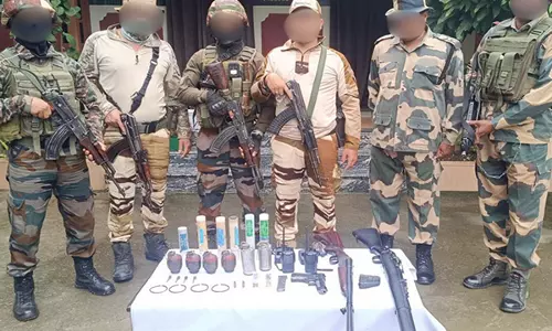 Indian Army-असम राइफल्स ने खुफिया जानकारी के आधार पर संयुक्त अभियान में राइफलें और आईईडी बरामद किए