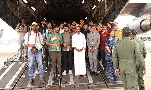 Operation Sindhu: इजरायल-ईरान संघर्ष के बीच भारतीय वायुसेना ने जॉर्डन से 165 भारतीयों को निकाला Operation Sindhu: इजरायल-ईरान संघर्ष के बीच भारतीय वायुसेना ने जॉर्डन से 165 भारतीयों को निकाला