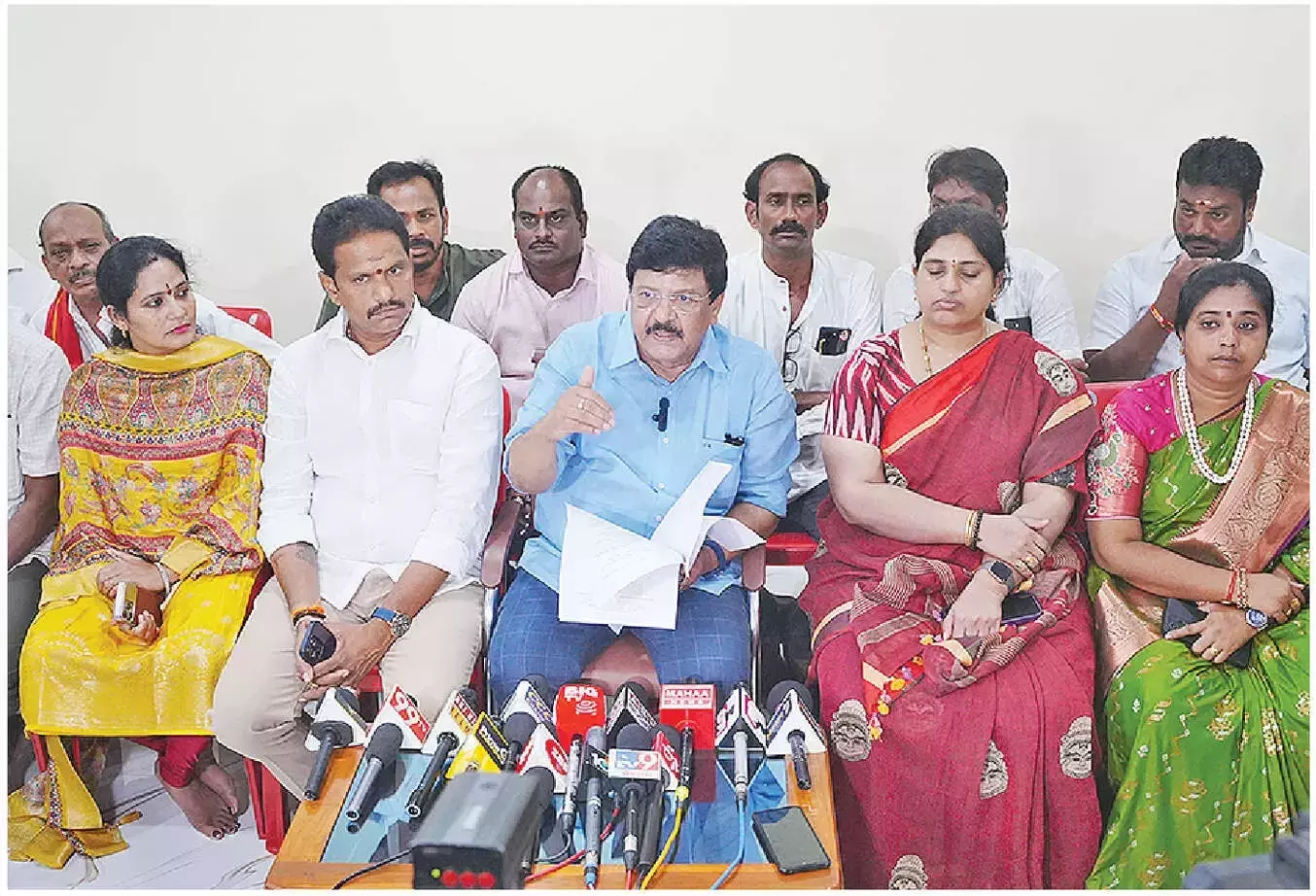 Andhra: दुर्गेश अखंड गोदावरी की पर्यटन क्षमता से उत्साहित हैं