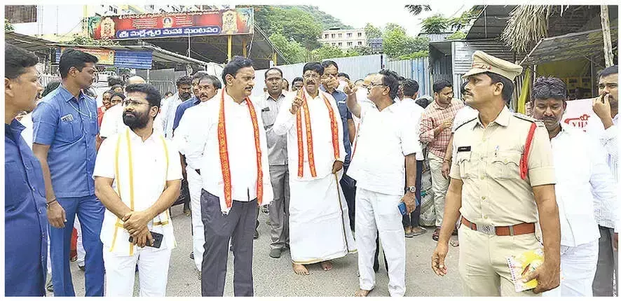 Andhra: दुर्गा मंदिर के विकास के लिए मास्टर प्लान पर काम चल रहा है Andhra: दुर्गा मंदिर के विकास के लिए मास्टर प्लान पर काम चल रहा है