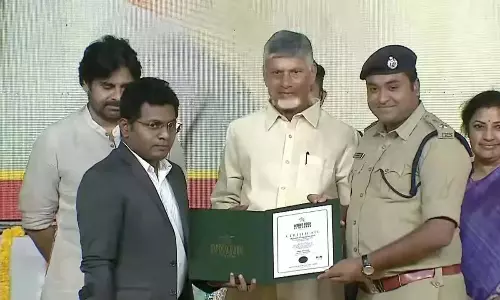 Andhra: अन्नामय्या कलेक्टर को योग के लिए विश्व रिकॉर्ड प्रमाणपत्र मिला