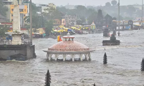 Nashik : गंगापुर बांध से पानी का बहाव चरम पर, गोदावरी नदी में इस मौसम में दूसरी बार बाढ़