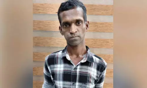 Kerala : महिला पुलिस अधिकारियों को अश्लील फोन कॉल करने के आरोप में संदिग्ध व्यक्ति गिरफ्तार Kerala : महिला पुलिस अधिकारियों को अश्लील फोन कॉल करने के आरोप में संदिग्ध व्यक्ति गिरफ्तार