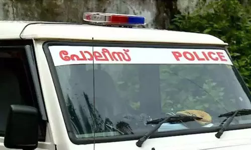 Kerala : बेटी ने चलाई गाड़ी, मां के खिलाफ मामला दर्ज