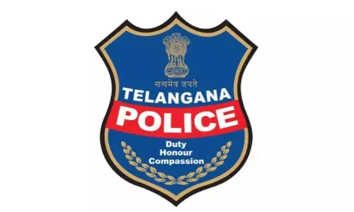 वारंगल पुलिस को पूर्व MLC कोंडा मुरली को नियमों के विरुद्ध सुरक्षा प्रदान करने के लिए ज्ञापन मिला वारंगल पुलिस को पूर्व MLC कोंडा मुरली को नियमों के विरुद्ध सुरक्षा प्रदान करने के लिए ज्ञापन मिला