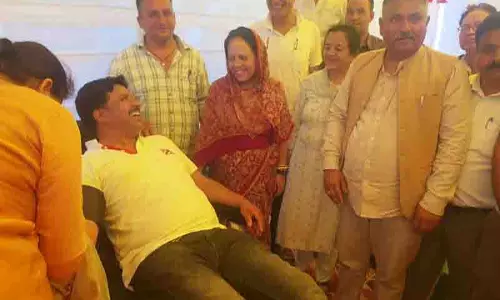 Himachal के पूर्व मुख्यमंत्री वीरभद्र सिंह की 91वीं जयंती पर रक्तदान शिविर का आयोजन