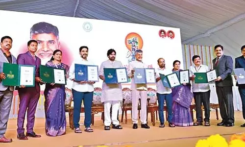 CM और Deputy CM ने योगआंध्र में 21 विश्व बुक रिकॉर्ड हासिल करने पर प्रसन्नता व्यक्त की