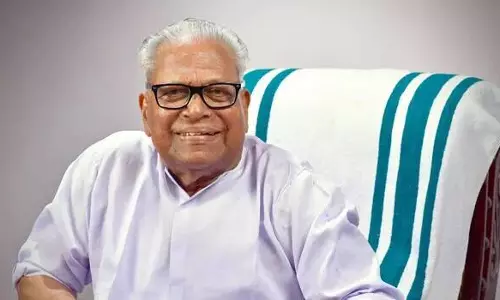 Kerala : बेटे ने बताया कि वीएस अच्युतानंदन आईसीयू में निगरानी में हैं Kerala : बेटे ने बताया कि वीएस अच्युतानंदन आईसीयू में निगरानी में हैं