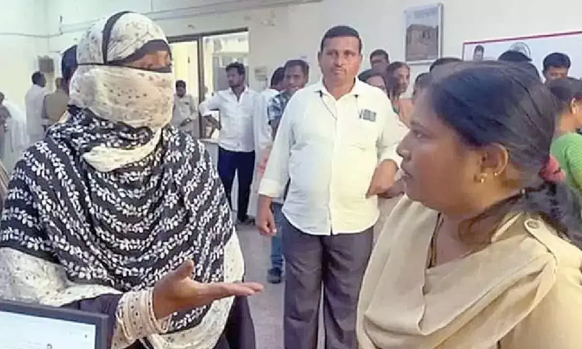 Andhra: महिला ने एआर कांस्टेबल पर धोखाधड़ी का आरोप लगाया, शिकायत दर्ज कराई