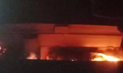 पंचायत भवन को किया आग के हवाले, असामाजिक तत्वों का उत्पात पंचायत भवन को किया आग के हवाले, असामाजिक तत्वों का उत्पात