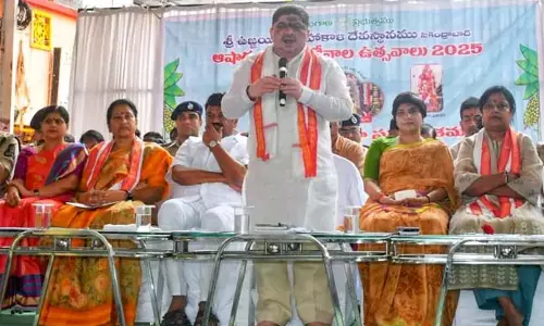 उज्जैन महाकाली बोनालु सिकंदराबाद को इतिहास में दर्ज कराएगा: Minister Ponnam उज्जैन महाकाली बोनालु सिकंदराबाद को इतिहास में दर्ज कराएगा: Minister Ponnam