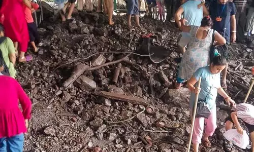 Jammu: भारी बारिश के कारण माता वैष्णो देवी मार्ग पर भूस्खलन Jammu: भारी बारिश के कारण माता वैष्णो देवी मार्ग पर भूस्खलन