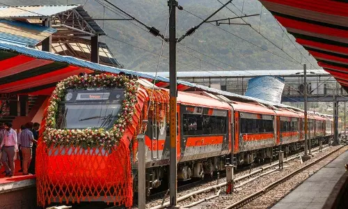 IRCTC कटरा-श्रीनगर वंदे भारत ट्रेन में कश्मीरी व्यंजन परोसेगा