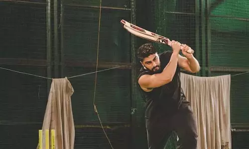 Arjun Kapoor : ‘क्रिकेट पगलू मोड’ ऑन, फैंस बोले – रुको ज़रा, देखने दो Arjun Kapoor : ‘क्रिकेट पगलू मोड’ ऑन, फैंस बोले – रुको ज़रा, देखने दो