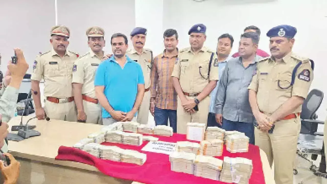 अफजलगंज पुलिस ने अंतरराज्यीय ध्यान भटकाने वाले गिरोह का भंडाफोड़ कर 40 लाख रुपये जब्त किए