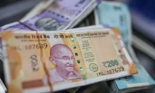 रुपया 77 पैसे मजबूत होकर एक महीने में सबसे बड़ी एकल दिवस बढ़त पर रुपया 77 पैसे मजबूत होकर एक महीने में सबसे बड़ी एकल दिवस बढ़त पर
