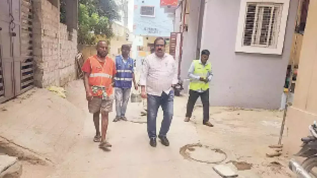 Telangana: कॉलोनियों में आतंक का साया, लोग निराशा में रो रहे हैं Telangana: कॉलोनियों में आतंक का साया, लोग निराशा में रो रहे हैं
