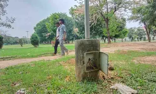 बिजली के झटके से हुई मौतों के बावजूद Chandigarh MC पार्कों में ढीले तारों को ठीक करने में विफल रहा बिजली के झटके से हुई मौतों के बावजूद Chandigarh MC पार्कों में ढीले तारों को ठीक करने में विफल रहा