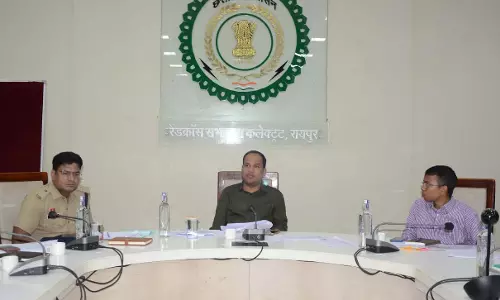 कलेक्टर डॉ गौरव सिंह ने ली साप्ताहिक समय सीमा की बैठक कलेक्टर डॉ गौरव सिंह ने ली साप्ताहिक समय सीमा की बैठक