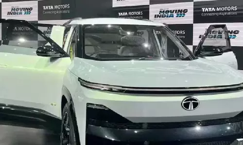 टाटा सिएरा और नई XUV700 में मिलेगा ट्रिपल-स्क्रीन सेटअप, जानिए फीचर्स