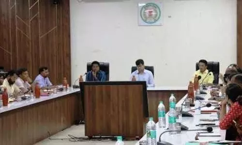 कलेक्टर संबित मिश्रा ने शिक्षा, स्वास्थ्य और राशन वितरण पर दिया विशेष जोर कलेक्टर संबित मिश्रा ने शिक्षा, स्वास्थ्य और राशन वितरण पर दिया विशेष जोर