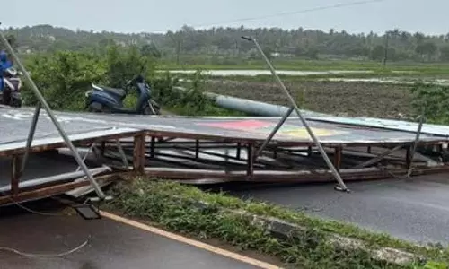 GOA: मापुसा-कालंगुट रोड पर होर्डिंग गिरने से यातायात बाधित