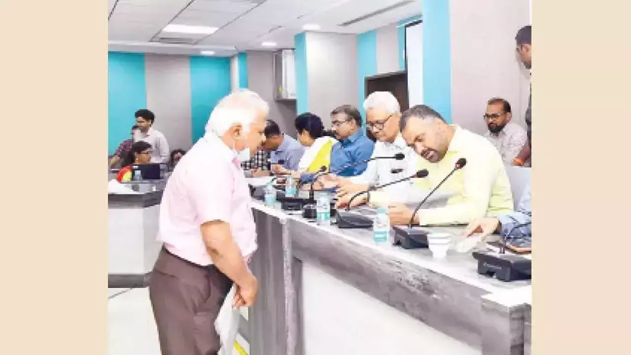 GHMC को प्रजावाणी में 230 से अधिक शिकायतें प्राप्त हुईं GHMC को प्रजावाणी में 230 से अधिक शिकायतें प्राप्त हुईं