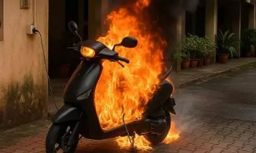 Panjim आवासीय परिसर में चार्जिंग के दौरान इलेक्ट्रिक स्कूटर में लगी आग