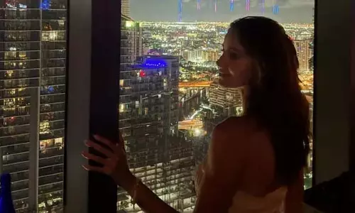 Miami : अनन्या पांडे ने दिखाया डकोटा जॉनसन का मटेरियलिस्ट अवतार Miami : अनन्या पांडे ने दिखाया डकोटा जॉनसन का मटेरियलिस्ट अवतार