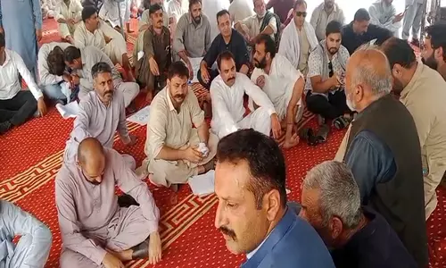 PoJK: नौकरी की अनिश्चितता के बीच तदर्थ कर्मचारियों ने न्याय की मांग की PoJK: नौकरी की अनिश्चितता के बीच तदर्थ कर्मचारियों ने न्याय की मांग की