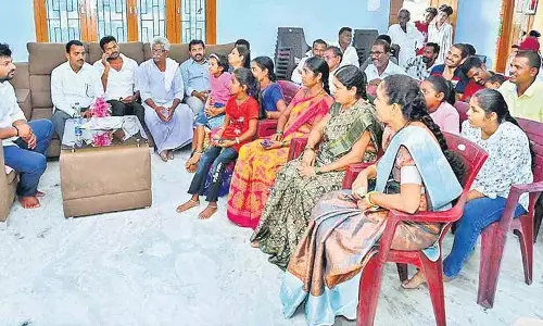 KTR की पहल से तीन और लोग मुक्त हुए