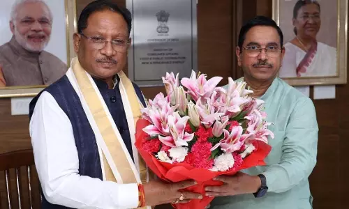 मुख्यमंत्री विष्णुदेव साय ने केंद्रीय मंत्री प्रल्हाद जोशी से की सौजन्य भेंट मुख्यमंत्री विष्णुदेव साय ने केंद्रीय मंत्री प्रल्हाद जोशी से की सौजन्य भेंट