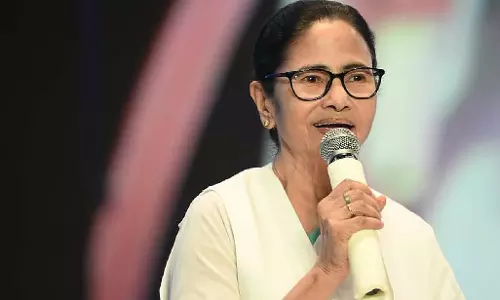 ममता: 300 प्रवासियों की हिरासत पर क्या बंगाली बोलना अपराध है?